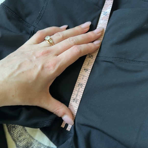 US4 Lululemon tight gym pants activewear, inseam 17” - excellent condition - Picture 10 of 12